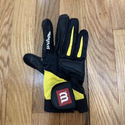 Wilson Size Medium Right Hand Glove Yellow And Black May Be Women’s
