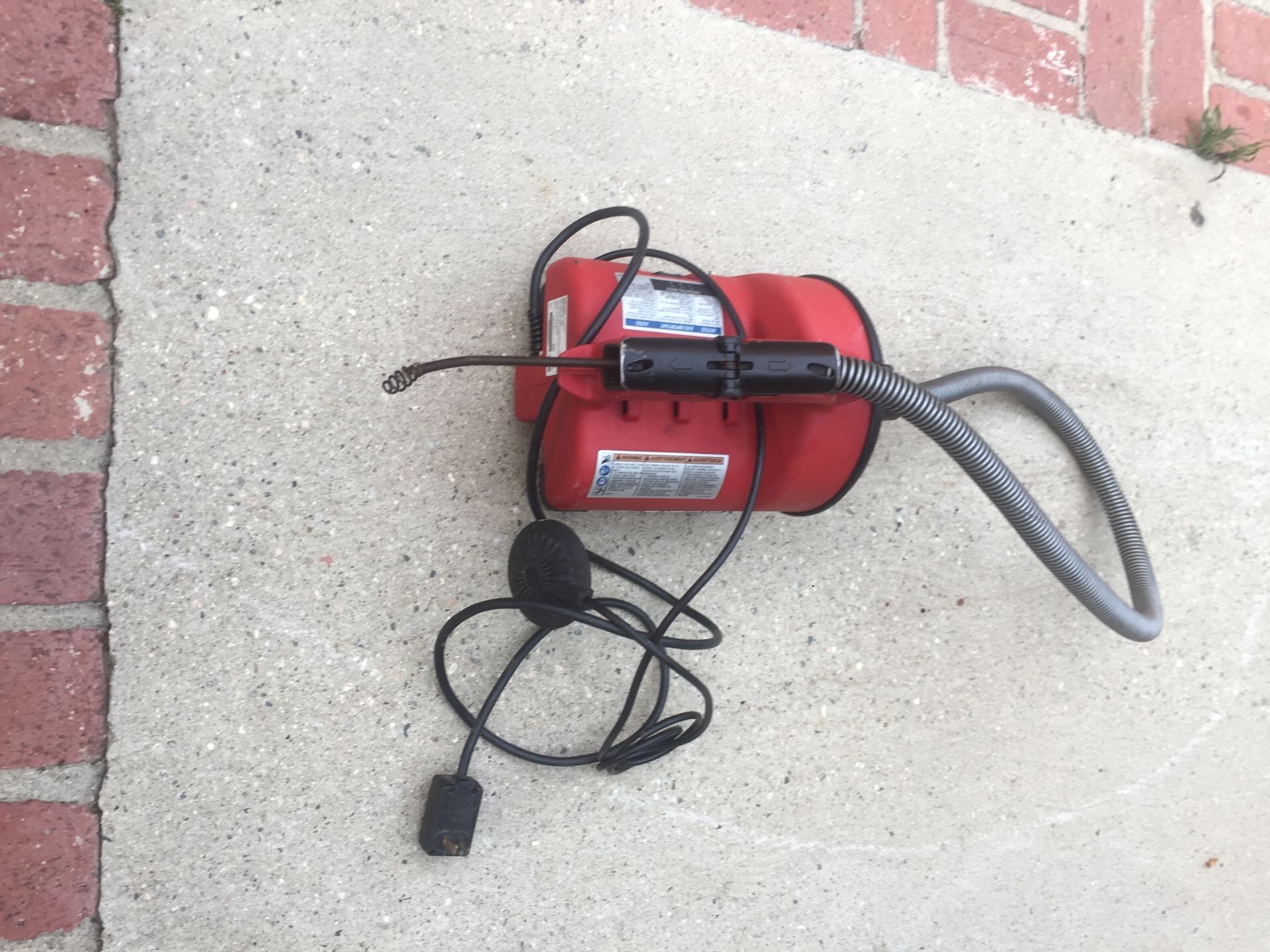 Culebra para destapar lavamanos y tinas de bano cable de 25 pies automatica RiDGID en buenas condiciones. $85