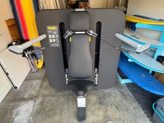 Chest shoulder press.