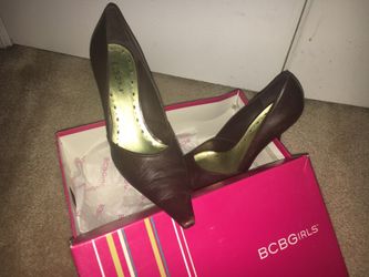 BCBG BROWN PUMPS