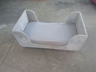 Toddler bed