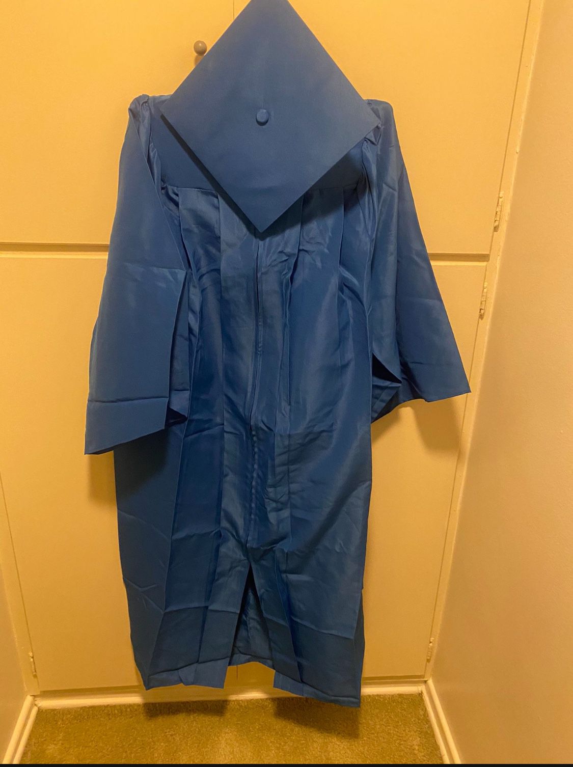 Graduation 🧑‍🎓👩🏻‍🎓CAP & GOWN (UNISEX) ROYAL BLUE. SIZE SMALL 