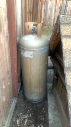 Gas tank