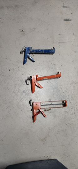 Caulking gun