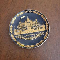 Vintage  Cobalt Blue Monasterio San Lorenzo De El Escorial Madrid Plate 
Casven Beth Collector’s Plate . Pre-owned, very good shape, no chips or 
crac