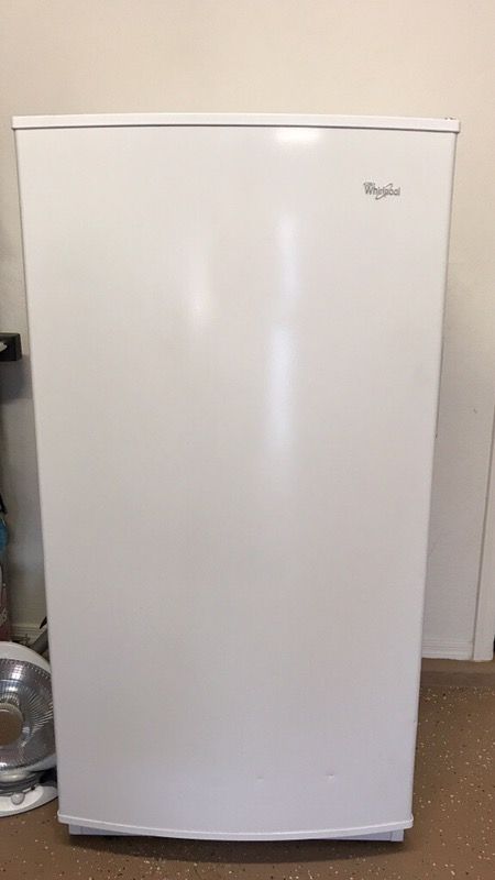 Whirlpool 15.7-cu ft Frost-Free Upright Freezer (White) Item #: 637398 Model #: WZF34X16DW