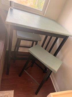 Pub table with stools
