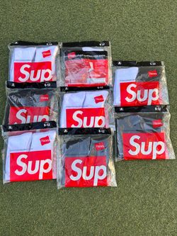 Supreme x Hanes socks