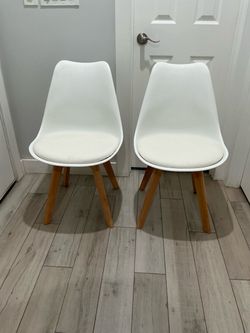 Set of 2 White Tulip Dining Chairs