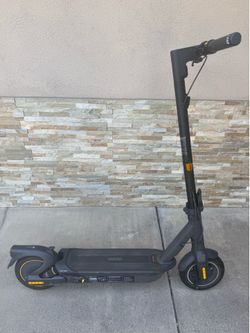 Segway Ninebot Max G2 Electric Scooter – Good Condition