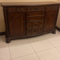 Buffet/server Taking Offers Moving Out 