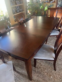 Dining table // China cabinet