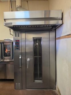 Commercial oven