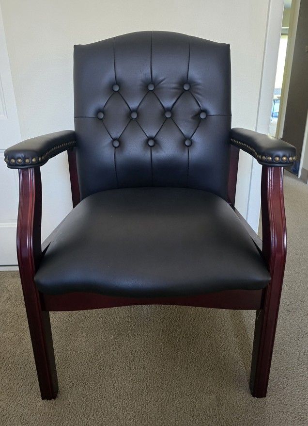 Boss Ivy League Executive Chair – Elegant, Comfortable, and Almost New