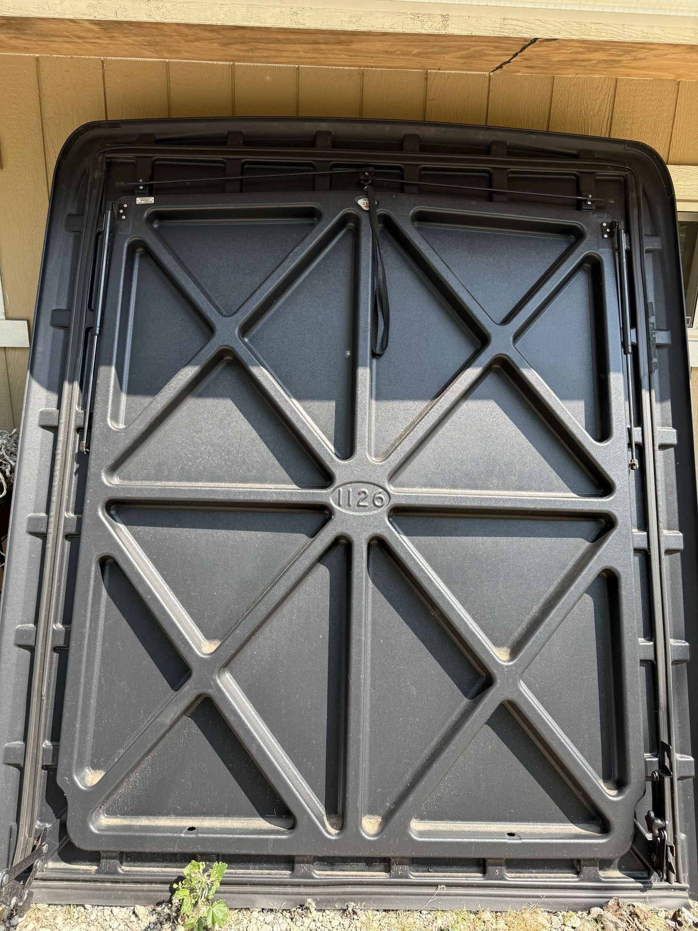 6.5 Silverado bed cover with 2 spare keys