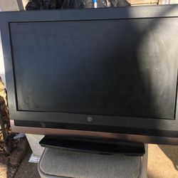 Nice 27 inch flatscreen TV universal remote compatible only $50 firm