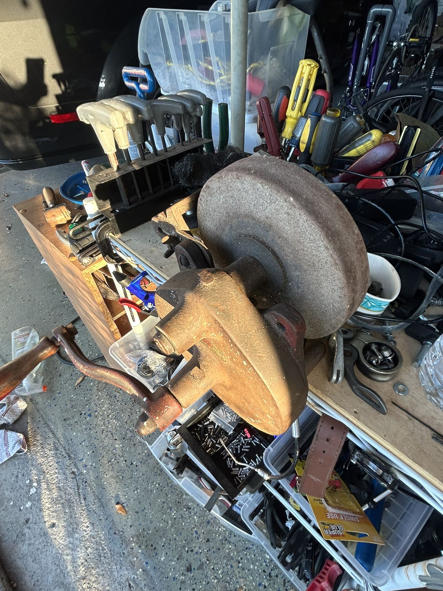 ANTIQUE VINTAGE LUTHER MASTER NO. 116 HAND CRANK BENCH GRINDER