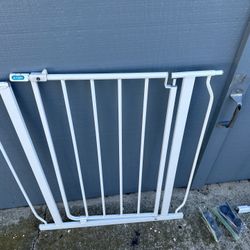 Regalo Extra Wide Easy Open Metal Gate