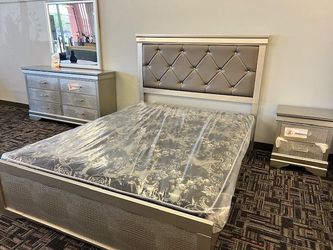 QUEEN SIZE BED WITH NIGHTSTAND, DRESSER & MIRROR 