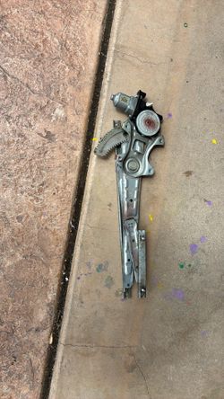 2012-2019 Nissan Versa Left front window Regulator