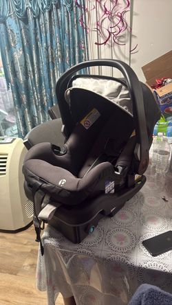 Babytrend- Baby car seat with quick access Bottom Base