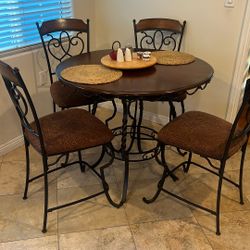 Kitchen Table  with 4 chairs 