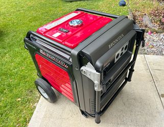 Honda eu6500is Generator Inverter Super Quiet Model Electric Start Low Hours