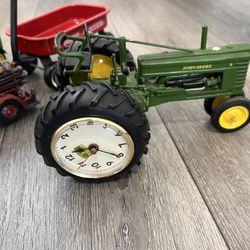 Vintage  2 Big Metal Tractors Jhon deer Scale 1/16 and other vintage collectibles 40 for everything in the picture 