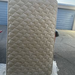 ☘️TWIN SIZE BED MATRESS-SERTRA BRAND☘️