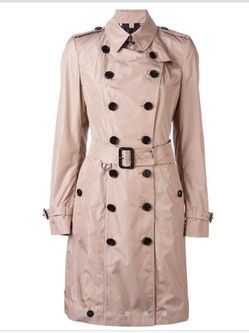 Nude Burberry Classic Trenchcoat