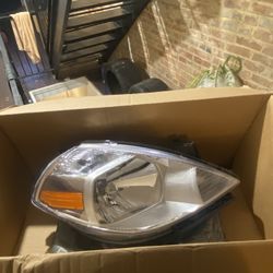 07-12 Nissan Versa OEM Right Headlight Assembly