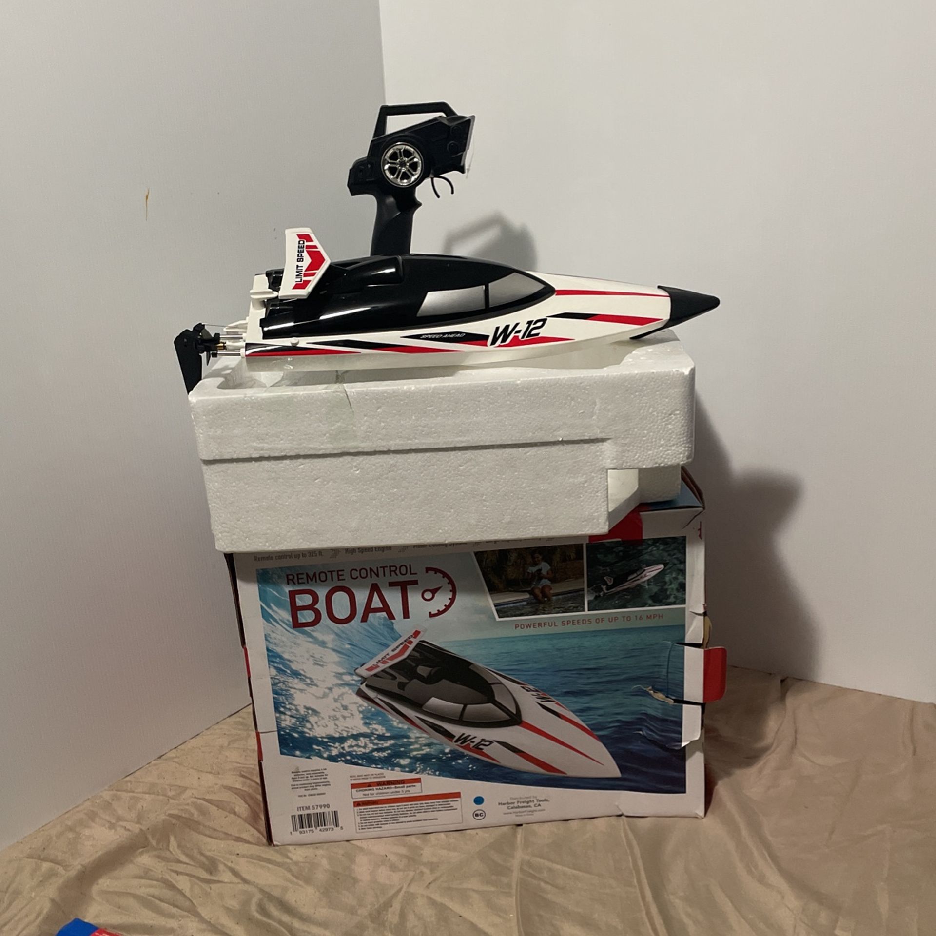 Brand New Fast Remote Control Speedboat