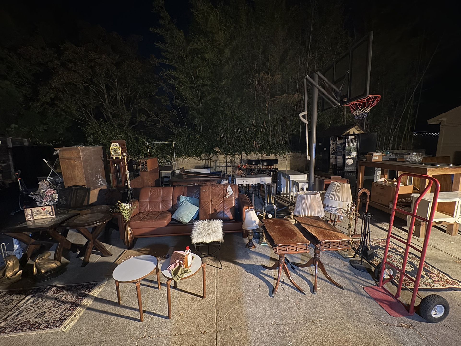 HUGE GARAGE SALE β SATURDAY & SUNDAY