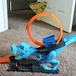 Hot Wheels T-Rex Chomp Down Loop