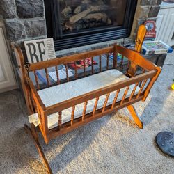 Nice Wooden Bassinet (Antique)