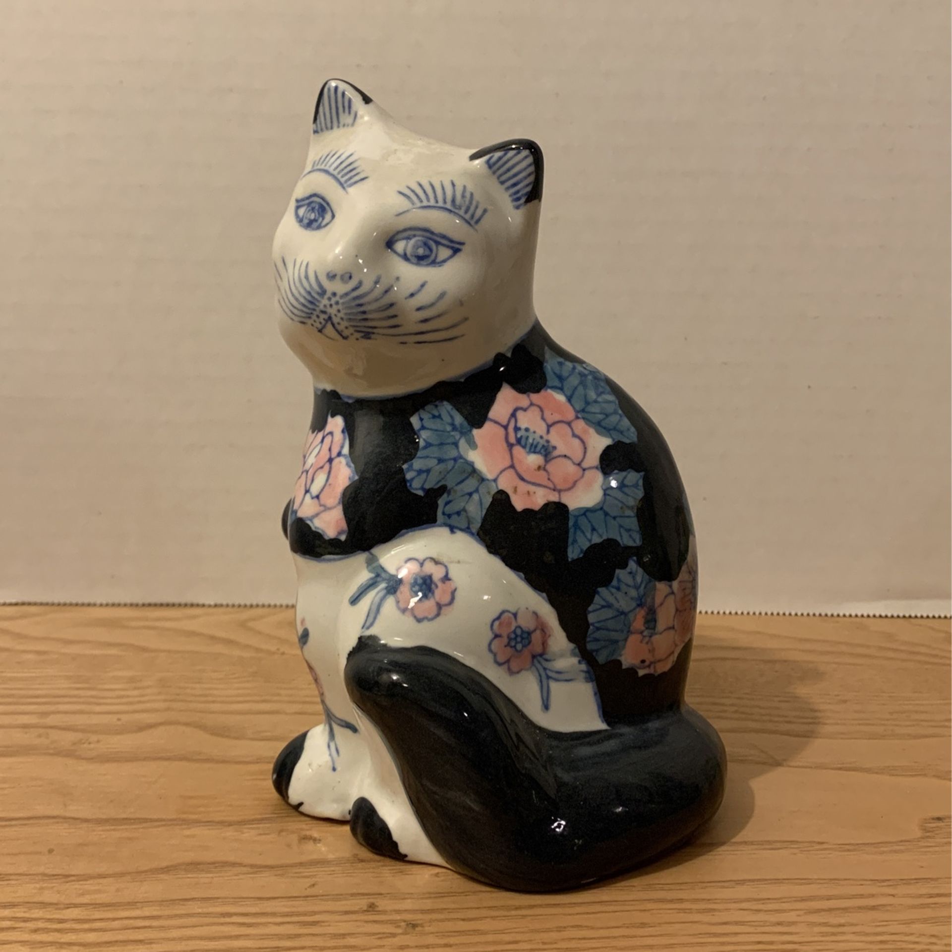 Vintage Asian style floral Sitting cat figurine 7” x 5” A9