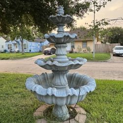 4-Tier Outdoor Water Fountain