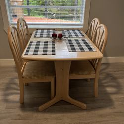 Kitchen Table And 5 Chairs 