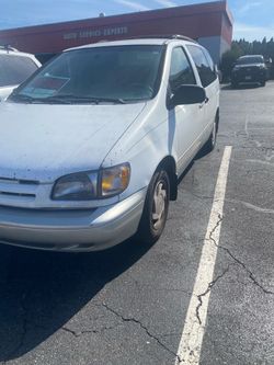 2002 Toyota Sienna Minivan White