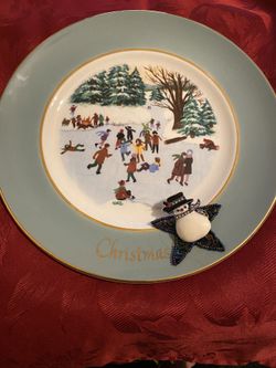 1976 Embellished Avon Christmas Plate