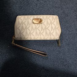 Large Micheal Kors Wallet With wristlet
