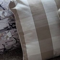 EIGHT Cottage Chic Couch Pillows