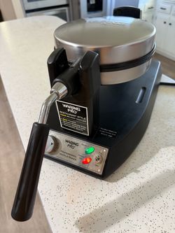 Waring Restaurant Style Waffle Maker Works fine