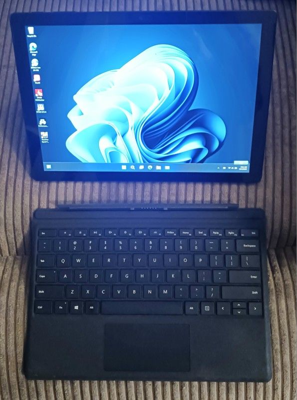 Microsoft Surface PRO 7 12.3" Touchscreen 2 In 1 Laptop/Tablet Intel Core i5 8 GB RAM 256 GB SSD 2K LCD Dual Webcam Windows 11