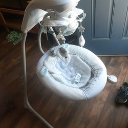 Infant Swing ( DONT JUST ASK IF ITS AVAILABLE!)