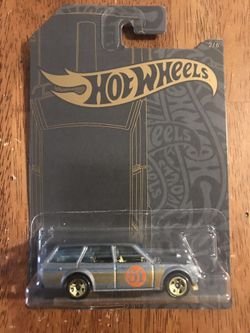 Lot off 12 Hot wheels Nissan 300z, Datsun 510 wagon, mclaren senna,mazda mx-5 miata and much more