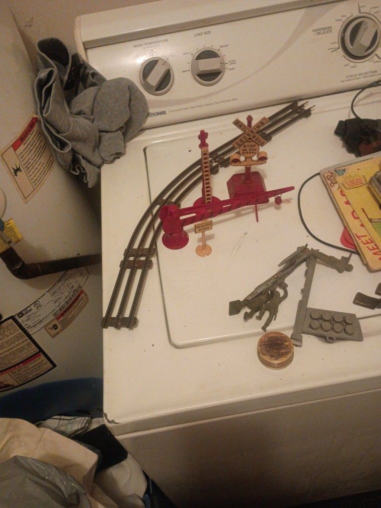 Vintage Train Accessories And A Few Metal Track Pieces.