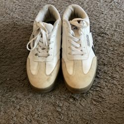 Woman’s Reebok Shoes SIZE 9 