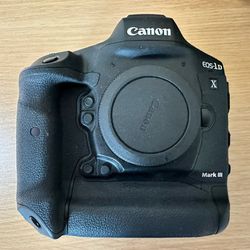 Canon 1DX Mark III Mint ( Less Than 2000 Shutter Count)