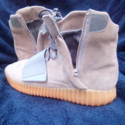 ***NEW ADIDAS YEEZY BOOST 750 10 1/2 GREY GUM/GLOW***